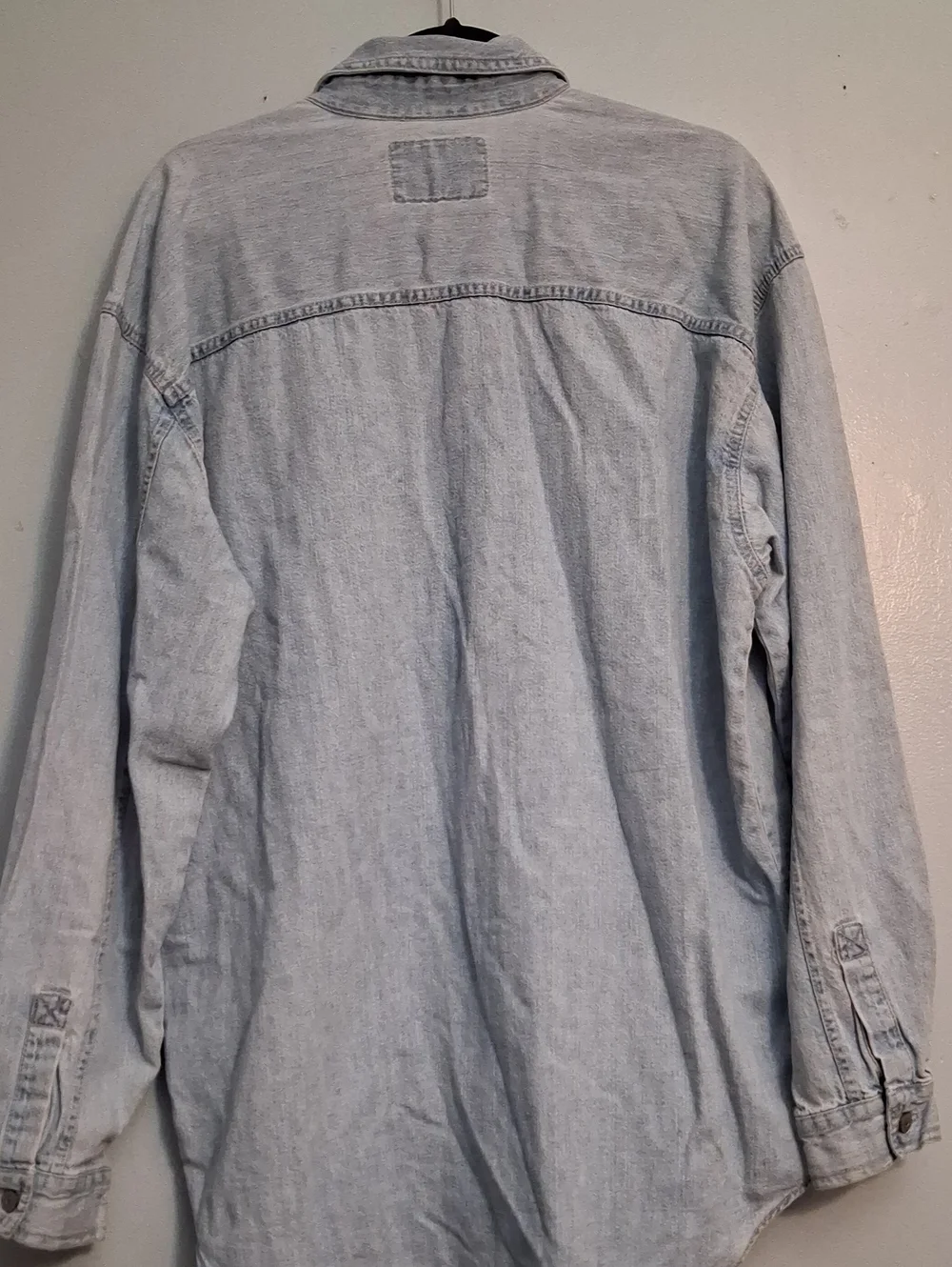 Levi's Size Large Men's Light Blue Wash Denim Button-Up Shirt (Red Tab).